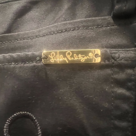 Lilly Pulitzer pants. Beautiful gold detail on the sides. Size 2 - Picture 4 of 8